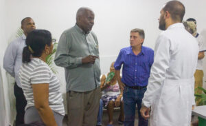 Visita Esteban Lazo centros de Salud en Matanzas